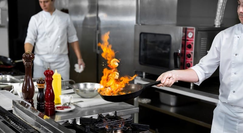 En las empresas de restauración preparan el producto para ser consumido.