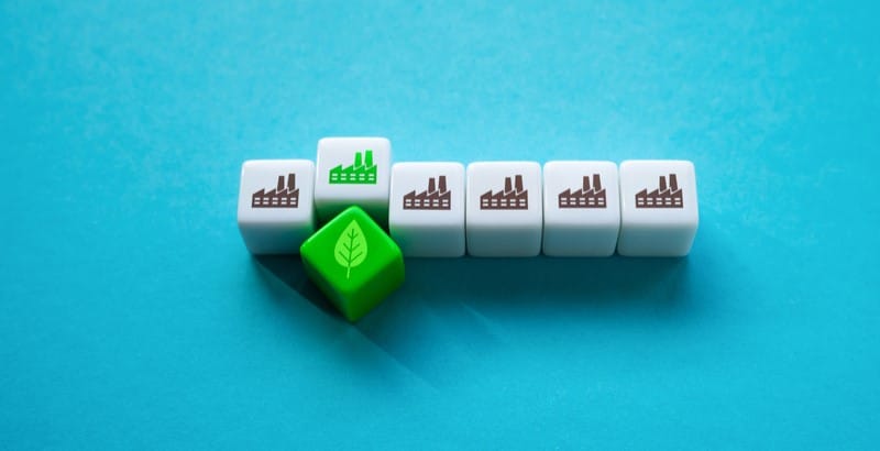 Fábricas con estrategias de sostenibilidad en la cadena de suministro.